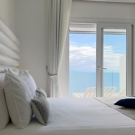 Hotel La Calanque Кавалере-сюр-Мер Екстериор снимка