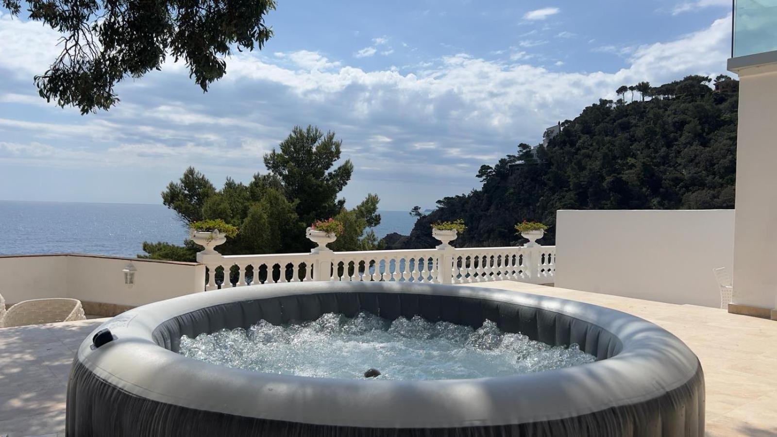 Hotel La Calanque Кавалере-сюр-Мер Екстериор снимка