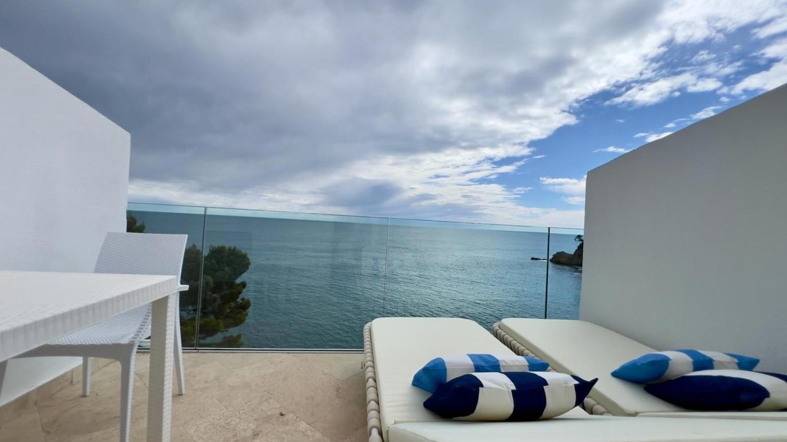 Hotel La Calanque Кавалере-сюр-Мер Екстериор снимка