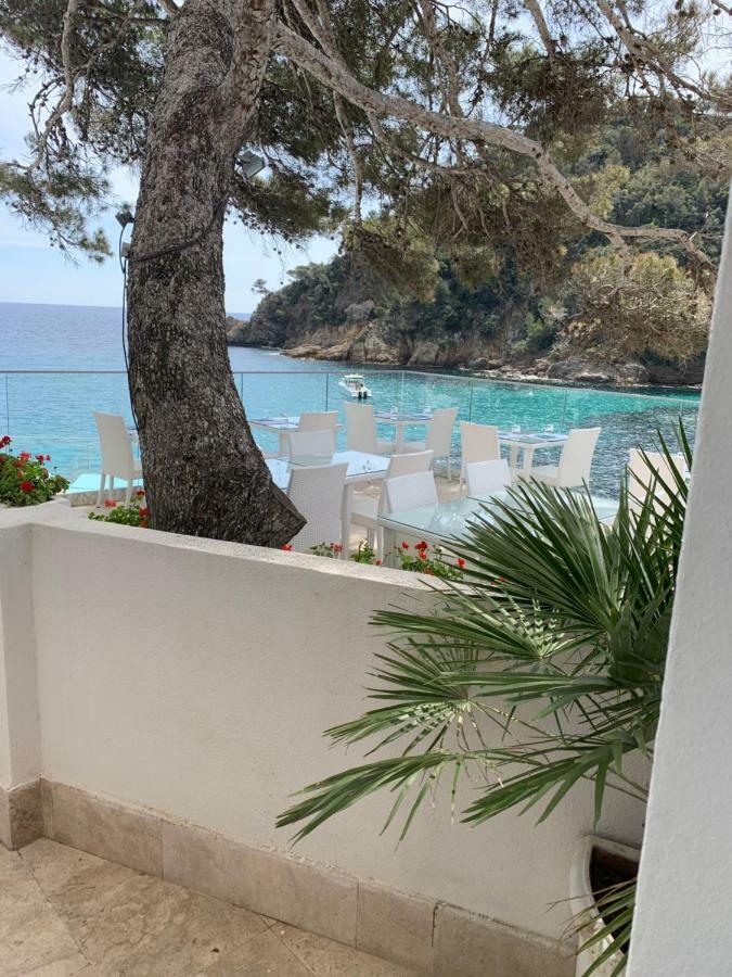 Hotel La Calanque Кавалере-сюр-Мер Екстериор снимка